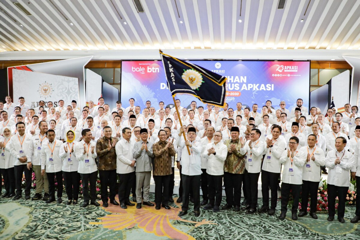 Bupati Sambas H. Satono resmi dilantik sebagai Wakil Ketua Umum Koordinator Bidang Perekonomian APKASI periode 2025–2030, di Grand Sahid Hotel, Jakarta, Kamis (17/7/2025).