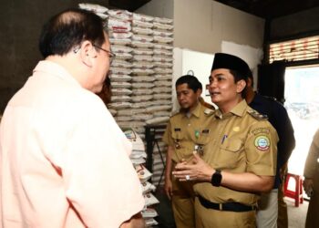 Wakil Wali Kota Pontianak Bahasan memimpin Satgas Pangan Kota Pontianak menggelar sidak di sejumlah distributor.