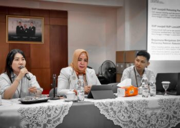 Sosialisasi menghadirkan tiga pemateri dari PT Taspen (Persero) Cabang Pontianak. Dumaria S., Nina Rici, dan Ismiyana Nurfaiza.