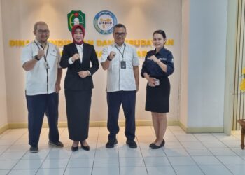 Pertemuan antara Direktur UT Pontianak Dr. Romi Siswanto, M.Si, dengan Kepala Dinas Pendidikan dan Kebudayaan Kalbar Rita Hastaria, S.Sos, M.Si, pada Senin (28/7/2025)