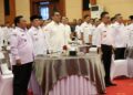 Gubernur Kalimantan Barat, Ria Norsan, menghadiri kegiatan High Level Meeting (HLM) Tim Pengendalian Inflasi Daerah (TPID) untuk wilayah Kubu Raya, Pontianak, dan Mempawah—yang tergabung dalam forum kerja sama antar daerah KUPONWAH. Pertemuan berlangsung di Aula Gedung Perwakilan Bank Indonesia Kalimantan Barat, Rabu (30/7/2025).
