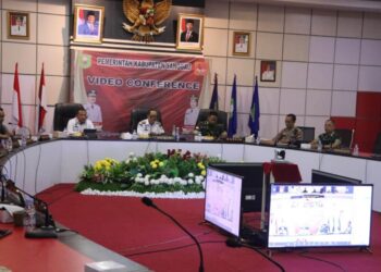 Yohanes Ontot, memimpin rapat koordinasi (Rakor) teknis lintas sektor penanganan kebakaran hutan dan lahan (Karhutla).