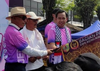 Bupati Fawait dan Wabup Djoko Berangkatkan Gerak Jalan Tajemtra 2025