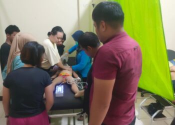 Seorang bocah bernama M. Yasir Ashari (7) ditemukan meninggal dunia setelah dilaporkan tenggelam saat bermain di tepi sungai.