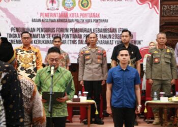 Wali Kota Pontianak Edi Rusdi Kamtono mengukuhkan kepengurusan Forum Pembauran Kebangsaan (FPK) tingkat kecamatan se-Kota Pontianak periode 2025-2029.