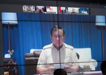 Presiden Republik Indonesia, Prabowo Subianto saat memimpin Rapat Koordinasi Nasional (Rakornas) Penanganan Kebakaran Hutan dan Lahan (Karhutla) secara virtual. Sabtu (2/8/2025).