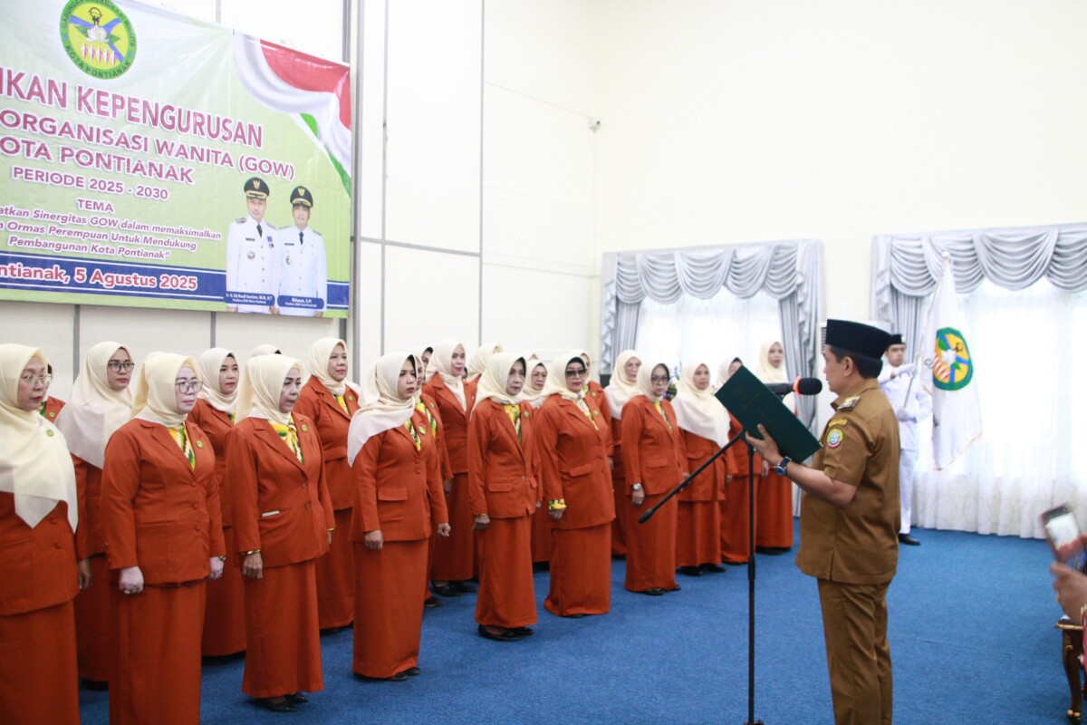Wakil Wali Kota Pontianak Bahasan melantik Pengurus Gabungan Organisasi Wanita (GOW) Kota Pontianak periode 2025-2030.
