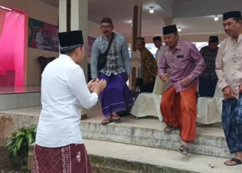 Bupati Jember Muhammad Fawait atau Gus Fawait memuliakan para guru ngaji dengan memberikan honor kepada 22.000 orang (foto: Sigit Priyono/jurnalis.co.id)