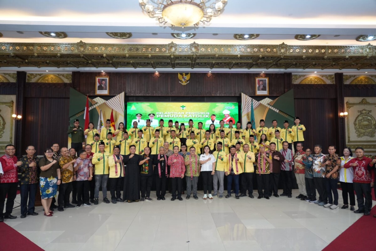 Gubernur Kalimantan Barat, Ria Norsan, menyatakan dukungan penuh terhadap dilantiknya Pengurus Pemuda Katolik Komisariat Daerah (Komda) Kalimantan Barat periode 2025 dalam acara pelantikan yang berlangsung di Pendopo Gubernur Kalimantan Barat, Sabtu (9/8/2025).