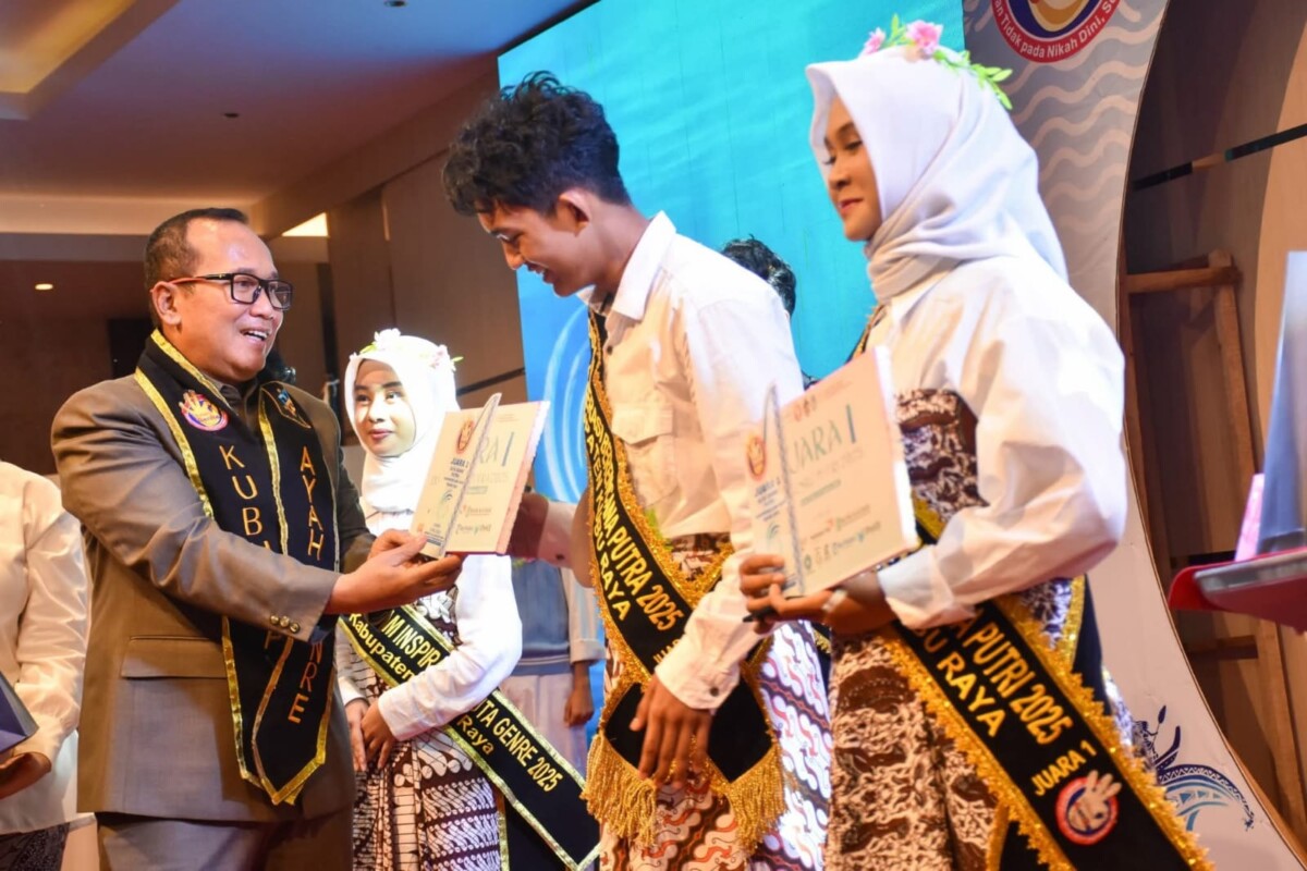 Sujiwo saat menghadiri Malam Puncak Apresiasi Duta dan Ajang Bertumbuh Remaja Aktif Generasi Berencana (Adabra GenRe) Kabupaten Kubu Raya Tahun 2025 di Hotel Alimoer, Sungai Raya, Jumat (8/8/2025) malam.