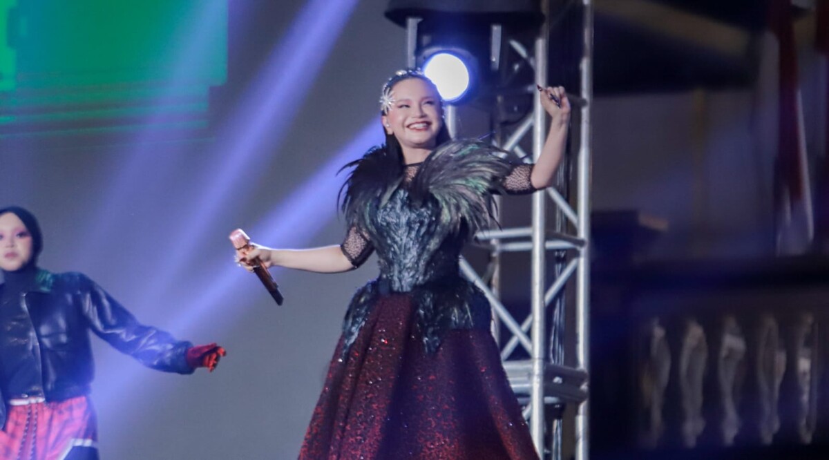Diva Indonesia Rossa alias Teteh Ocha semarakkan JFC Artwear 2025 hari kedua JCF (foto: istimewa)