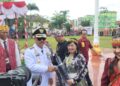Bupati Sanggau Yohanes Ontot bertindak sebagai inspektur upacara Hari Ulang Tahun ke-80 Kemerdekaan Republik Indonesia di halaman Kantor Bupati Sanggau, Minggu (17/8/2025).
