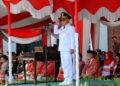 Wakil Gubernur Kalimantan Barat, Krisantus Kurniawan pimpin Upacara Penurunan Bendera Merah Putih dalam rangka memperingati Hari Ulang Tahun ke-80 Republik Indonesia. di Halaman Kantor Gubernur Kalbar, Minggu (17/8/2025).