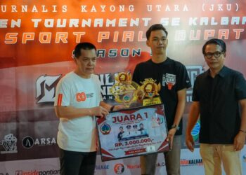 Bupati Kayong Utara Romi Wijaya saat menutup open turnamen JKU Esport season ke III.