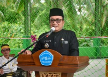 Sujiwo saat meresmikan Gedung Olahraga Kampus III Pondok Pesantren Mathla'ul Anwar di Pal XIII, Kecamatan Sungai Kakap, Rabu (20/8/2025).
