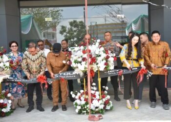 Bupati Kubu Raya Sujiwo secara resmi membuka Showroom JETOUR Pontianak di Jalan Ayani II, Kecamatan Sungai Raya, Selasa (26/8/2025).