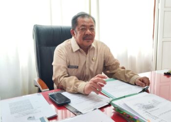 Sekretaris Daerah Kabupaten Sambas, Ir. H. Ferry Madagascar, M.Si, saat diwawancara awak media, Jumat (29/8/2025).