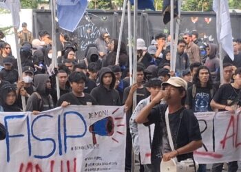 Ratusan Mahasiswa Geruduk DPRD Kalbar, Desak Reformasi DPR hingga Pengesahan UU Perampasan Aset