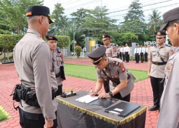 Sertijab di jajaran Polres Mempawah, Polda Kalimantan Barat. Kegiatan berlangsung di halaman apel Mapolres Mempawah