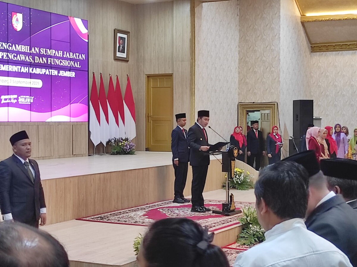 Bupati Fawait memberi arahan kepada 352 pejabat yang baru dilantik (foto: Sigit Priyono/Jurnalis.co.id)