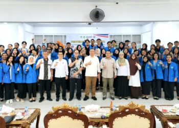 Bupati Ketapang, Alexander Wilyo Foto Bersama Mahasiswa Universitas PGRI Pontianak, Rabu (3/9/2025).(Foto: Prokopim Pemkab Ketapang).