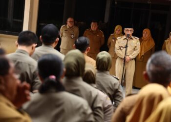 Sekretaris Daerah Kota Pontianak Amirullah saat menyampaikan arahan kepada ASN pada apel pagi.