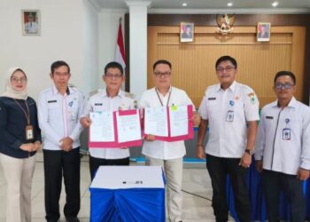 Bapenda Kab Kapuas Hulu bersama Bank Kalbar menandatangani perjanjian kerja sama di Aula Bank Kalbar, Rabu (13/8).
