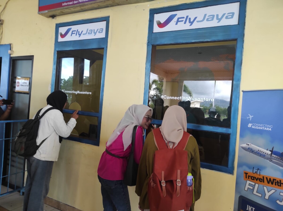 Loket pembelian tiket pesawat di Bandara Noto Hadinegoro Jember (foto: Sigit Priyono/Jurnalis.co.id)