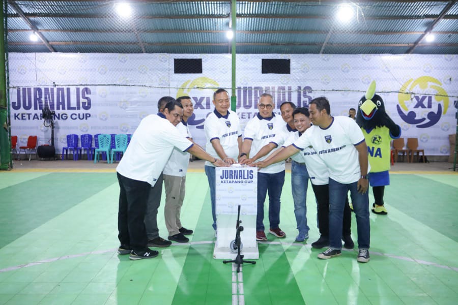 Penekanan sirine tanda dimulainya JKC Seri XI. Foto: AJK.