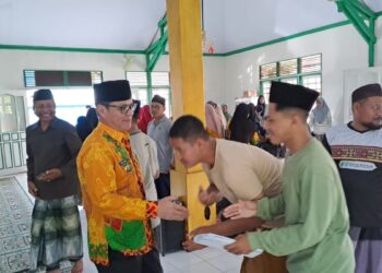 Bupati Kayong Utara, Romi Wijaya, mengunjungi homestay kafilah Kayong Utara yang sedang mengikuti Musabaqah Tilawatil Qur’an (MTQ) ke-33 Tingkat Provinsi Kalimantan Barat di Kabupaten Kapuas Hulu. Foto (Porkopim)