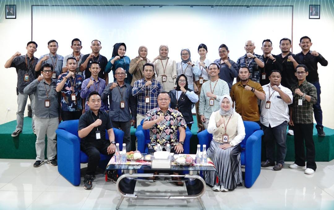 Direktur Utama Bank Kalbar, Rokidi, melaksanakan kunjungan kerja ke Kantor Cabang Bank Kalbar Semitau, Kabupaten Kapuas Hulu, pada Jumat (12/9/2025).