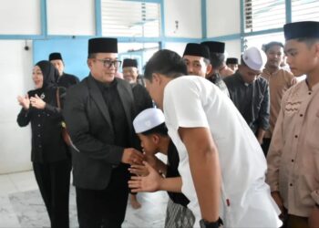 Sujiwo menyempatkan diri mengunjungi penginapan kafilah di kawasan Uncak Lestari, Kecamatan Kedamin Hilir, Kapuas Hulu, pada Minggu (14/9/2025).