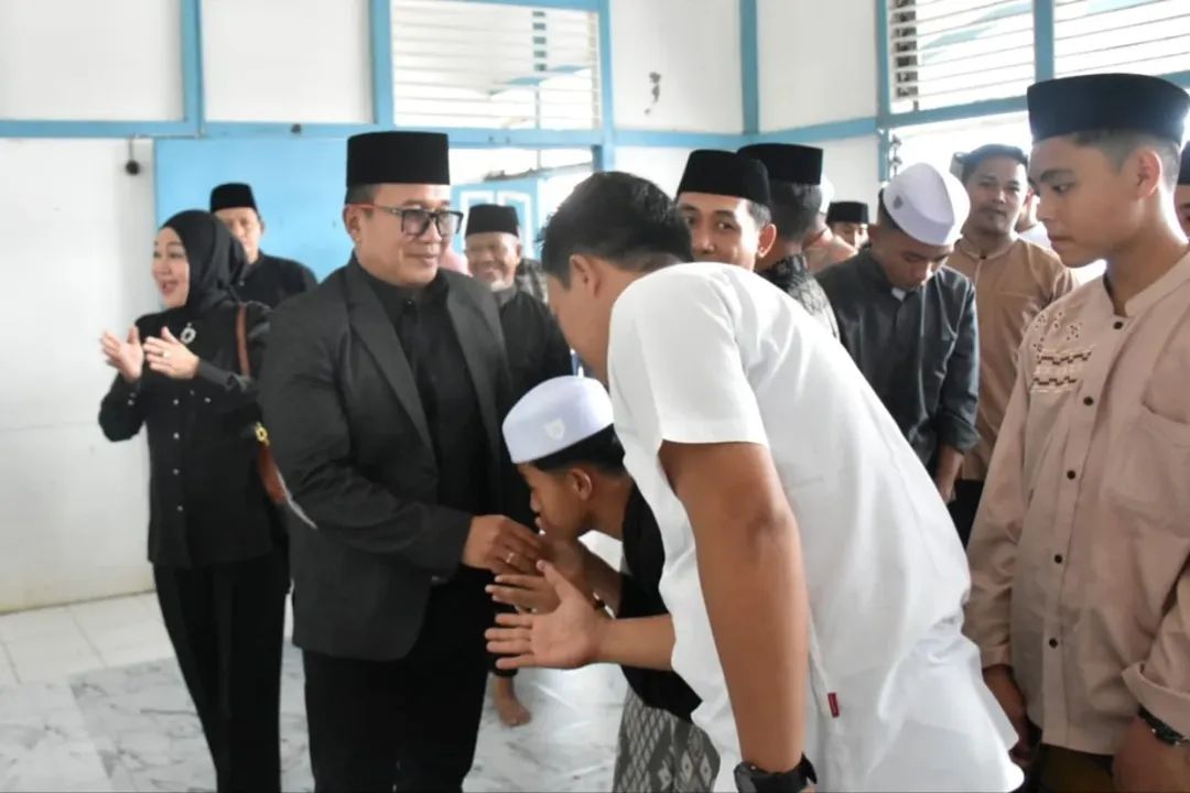 Sujiwo menyempatkan diri mengunjungi penginapan kafilah di kawasan Uncak Lestari, Kecamatan Kedamin Hilir, Kapuas Hulu, pada Minggu (14/9/2025).