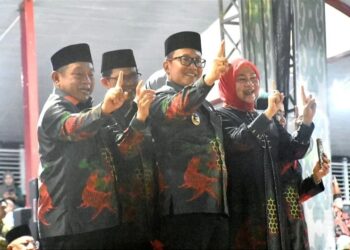 Bupati Kubu Raya Sujiwo menghadiri pembukaan Musabaqah Tilawatil Qur’an (MTQ) XXXIII Provinsi Kalimantan Barat di GOR Uncak Kapuas, Kabupaten Kapuas Hulu, Minggu (14/9/2025) malam.