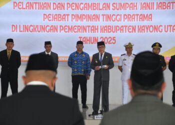 Bupati Kayong Utara, Romi Wijaya resmi melantik 10 Pejabat Pimpinan Tinggi Pratama di Lingkungan Pemerintah Kabupaten Kayong Utara.