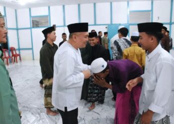 Sekda dan Ketua LPTQ Kubu Raya, Yusran Anizam support kafilah Kabupaten Kubu Raya untuk berlaga pada MTQ XXXIII tingkat Provinsi Kalimantan Barat di Kapuas Hulu, Rabu (17/9/2025).