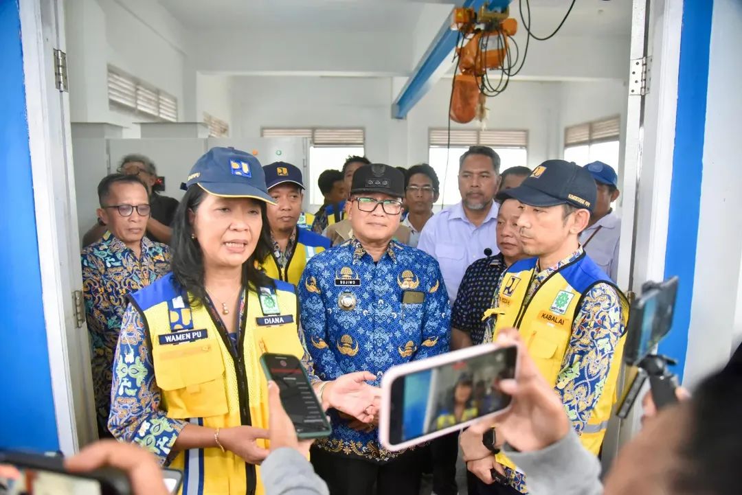 Sujiwo saat mendampingi Wakil Menteri Pekerjaan Umum dan Perumahan Rakyat (PUPR) Diana Kusumastuti dalam kunjungan kerja ke Kabupaten Kubu Raya, Rabu (17/9/2025).