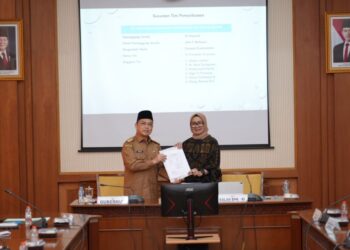 Gubernur Kalbar, Ria Norsan, menghadiri acara exit meeting bersama Badan Pemeriksaan Keuangan (BPK) Perwakilan Provinsi Kalbar, bertempat di Ruang Ruai Telabang Kantor Gubernur Kalbar, Senin (22/92025).