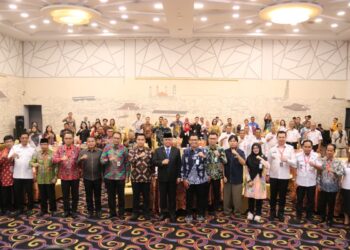 Sekretaris Daerah Provinsi Kalbar, Harisson, usai membuka Penganugerahan Paritrana Award Provinsi Kalbar Tahun 2025 sekaligus meluncurkan Go Live Kanal Bayar Iuran BPJS Ketenagakerjaan hasil kerja sama dengan Bank Kalbar, di Hotel Ibis Pontianak, Rabu (24/9/2025).