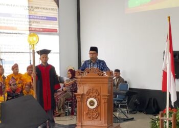 Bupati Sambas H. Satono, S. Sos. I. MH menghadiri Sidang Senat Terbuka Wisuda Magister, Sarjana, dan Diploma ke-XV Universitas Sultan Muhammad Syafiuddin Sambas (Unnisas) yang digelar di Aula Kampus Unnisas, Minggu (28/9/2025).