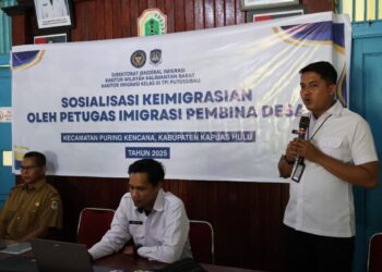 Sosialisasi keimigrasian yang dilakukan oleh Imigrasi Putusibau di Kecamatan Puring Kencana. [Ist]