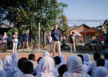 PLN UP2B Kalselteng Tanamkan Semangat Literasi Lewat ‘Berbagi Buku, Berbagi Ilmu’ di SDN 005 Sungai Besar