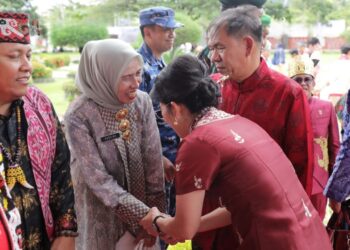 Staf Ahli Bidang Politik, Hukum, dan Pemerintahan, Kurdiah, menghadiri Peringatan Gebyar Hari Jadi ke-24 Pembentukan Kota Singkawang. (Foto, Prokopim)