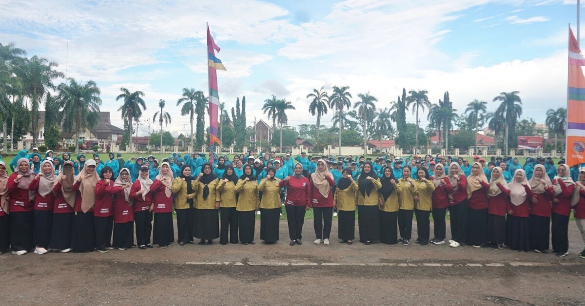 Bupati Mempawah, Erlina, pada pembukaan Jambore Kader PKK Kabupaten Mempawah di Halaman Kantor Bupati