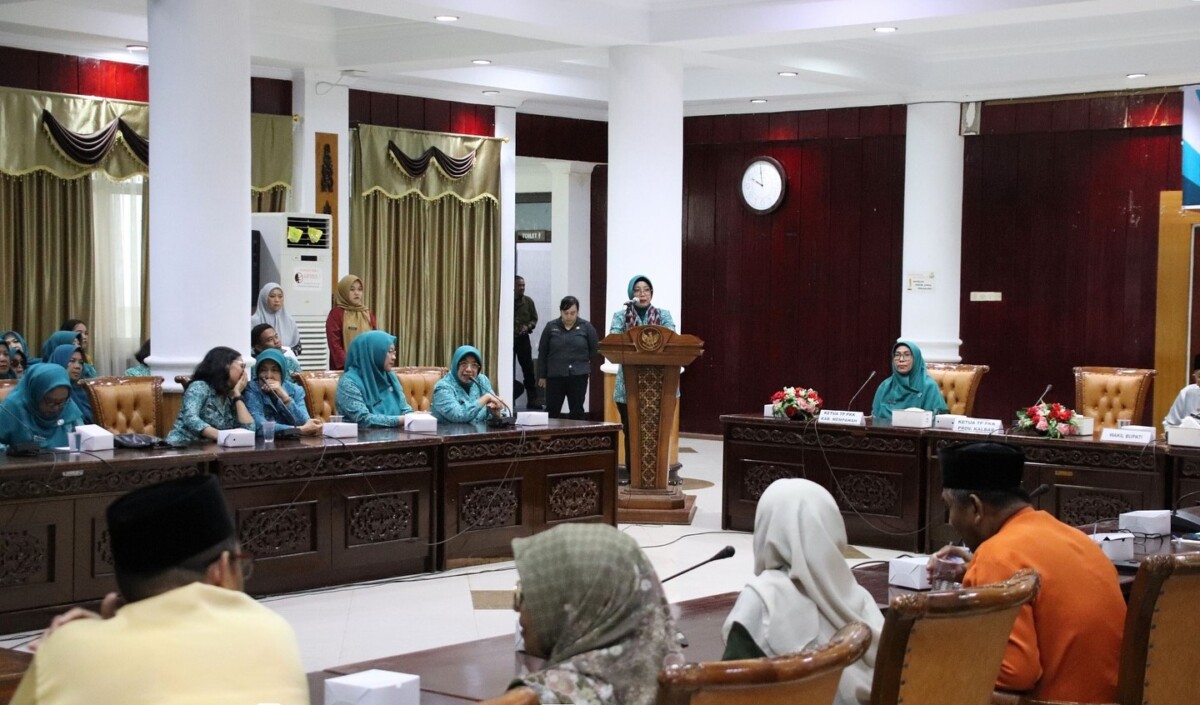 Kegiatan Kungker sekaligus monev Tim Penggerak PKK Provinsi Kalimantan Barat ke TP PKK Kabupaten Mempawah yang dipimpin langsung oleh Ketua TP PKK Provinsi Kalbar, Erlina Ria Norsan