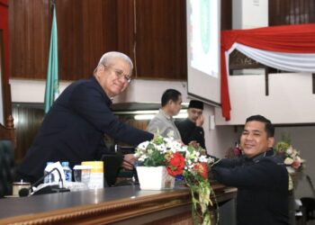 Sekretaris Daerah Kalbar Harisson mewakili Gubernur dalam Rapat Paripurna DPRD Kalimantan Barat di Ruang Balairungsari, Selasa (30/9/2025).