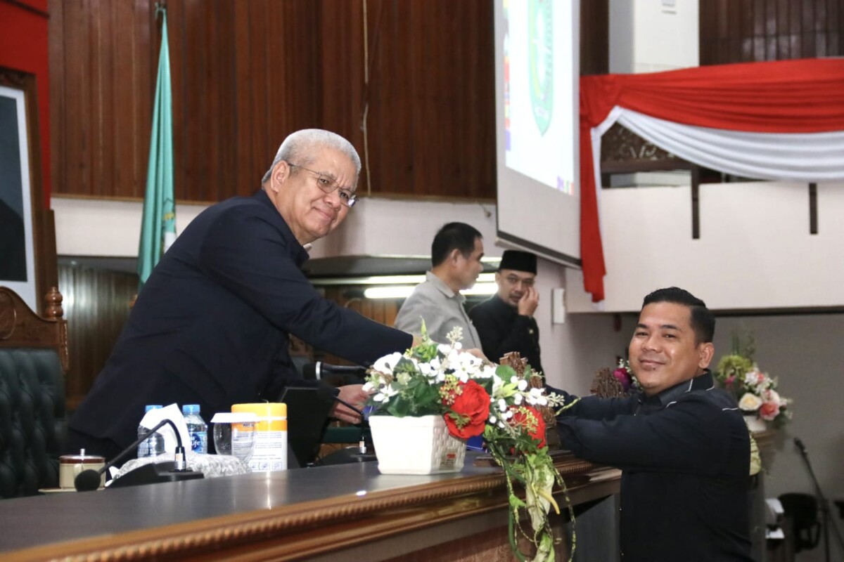 Sekretaris Daerah Kalbar Harisson mewakili Gubernur dalam Rapat Paripurna DPRD Kalimantan Barat di Ruang Balairungsari, Selasa (30/9/2025).