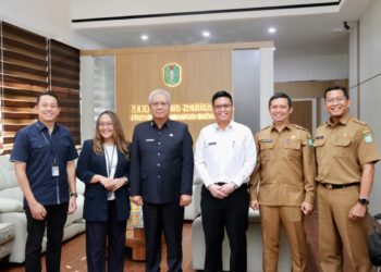 Sekda Kalbar, Harisson menerima audiensi PT Jaminan Kredit Indonesia (Jamkrindo) Cabang Pontianak yang berlangsung di Ruang Kerja Sekda Kalbar, Selasa (30/9/2025).