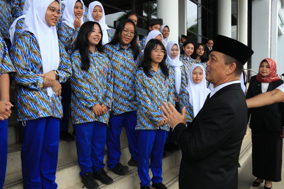 Gubernur Kalbar, Ria Norsan usai memimpin Upacara Peringatan Hari Kesaktian Pancasila Tahun di Halaman Kantor Gubernur Kalimantan Barat, Rabu (1/10/2025).