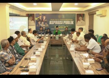 Anggota Fraksi PKB di DPRD Kalbar, Mulyadi Tawik, Juliarti Djuhardi Alwi, Roby Nazarudin, Muhammad Tohir, dan Rizka Wahab saat pembukaan kegiatan Dialog dan Penyerapan Aspirasi Publik di Emte Institute, Senin (29/9).